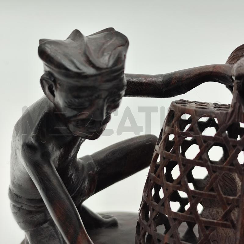 SCULTURA IN LEGNO CONTADINO CON GABBIA GALLI | Mercatino dell'Usato Corbetta 3