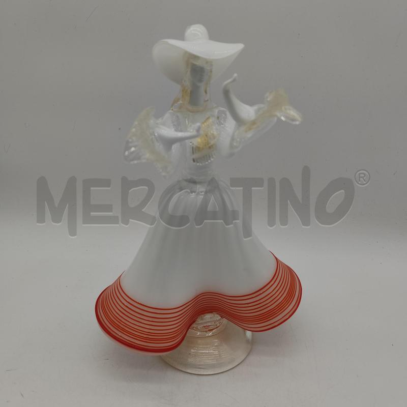 SCULTURA VETRO DONNA CON CAPPELLO VESTITO RIGHE ARANCIO | Mercatino dell'Usato Corbetta 1