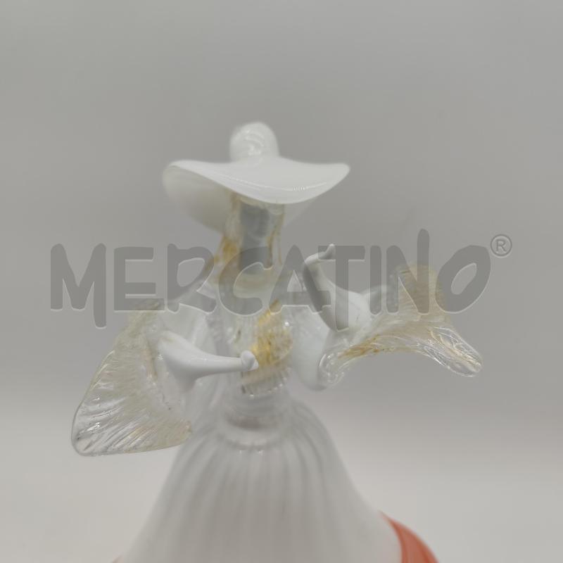 SCULTURA VETRO DONNA CON CAPPELLO VESTITO RIGHE ARANCIO | Mercatino dell'Usato Corbetta 3