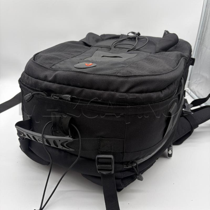 ZAINO LOWEPRO NERO PORTAMACCHINA FOTOGRAFICA | Mercatino dell'Usato Corbetta 4