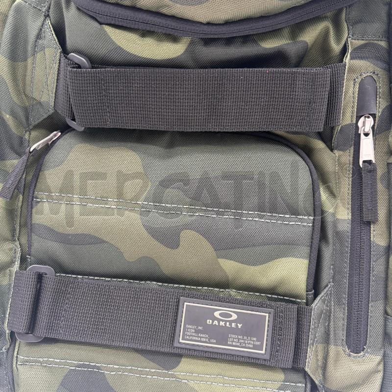 ZAINO OAKLEY VERDE CAMO TASCONI ZIP 49 CM | Mercatino dell'Usato Corbetta 2