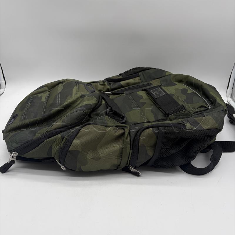 ZAINO OAKLEY VERDE CAMO TASCONI ZIP 49 CM | Mercatino dell'Usato Corbetta 4