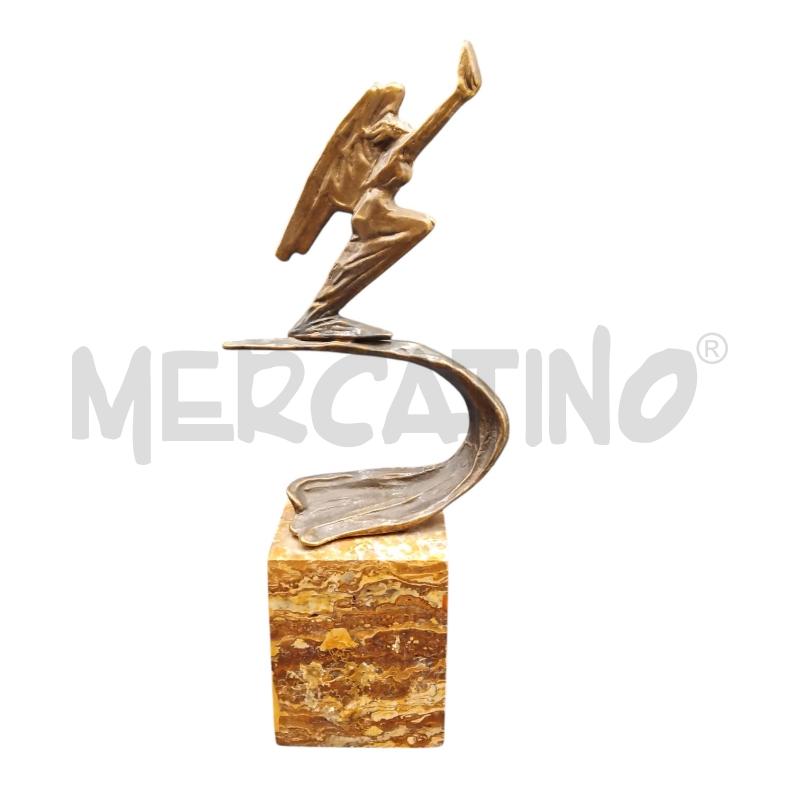 STATUETTA BASE MARMO | Mercatino dell'Usato Bernareggio 1