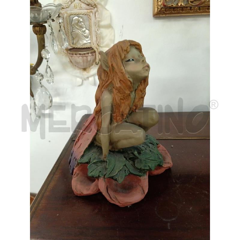 SCULTURA FATINA ACCOVACCIATA  | Mercatino dell'Usato Milano centrale 3