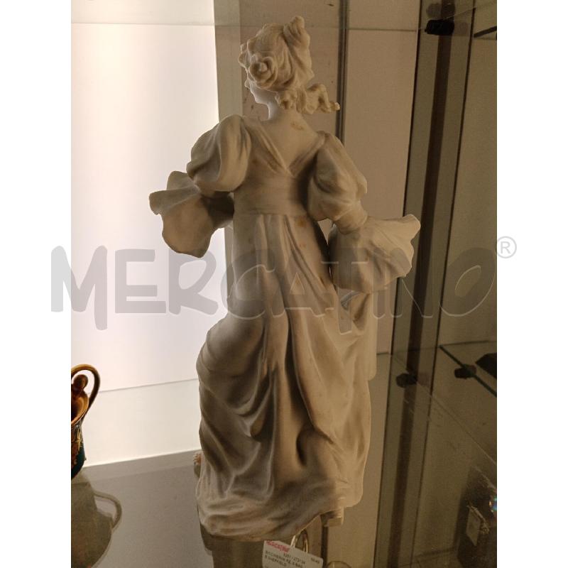 STATUA FANCIULLA BISCUIT IN ABITO  | Mercatino dell'Usato Milano centrale 2