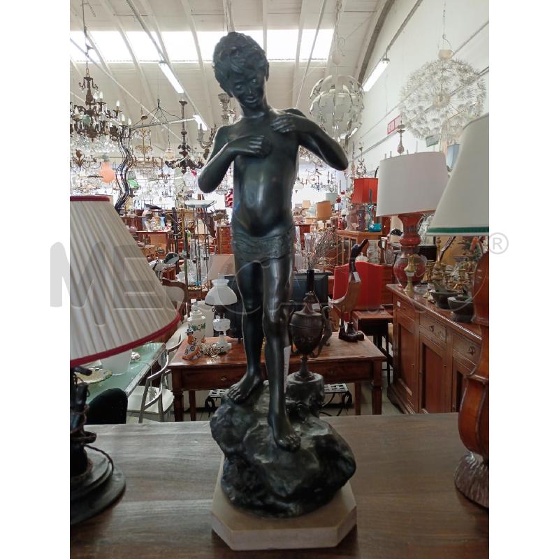 STATUA IN ANTIMONIO RAGAZZO CON GRANCHIO | Mercatino dell'Usato Milano centrale 1