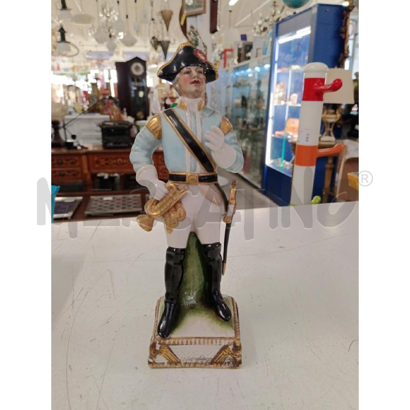 STATUA SOLDATO GIUBBA AZZURRA | Mercatino dell'Usato Milano centrale 1