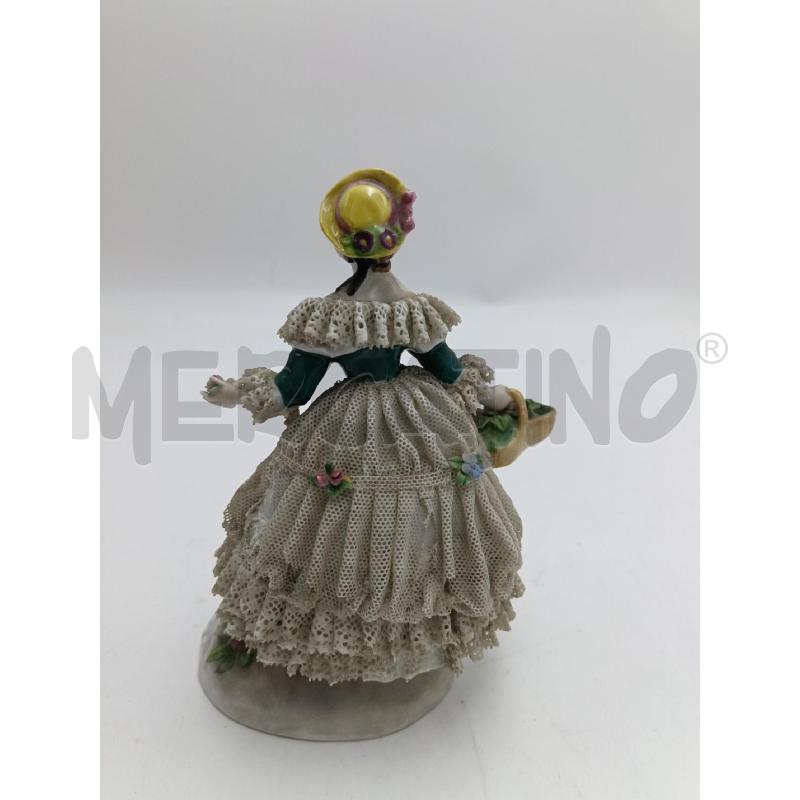 STATUINA DAMA CON CESTO FIORITO  | Mercatino dell'Usato Milano centrale 2