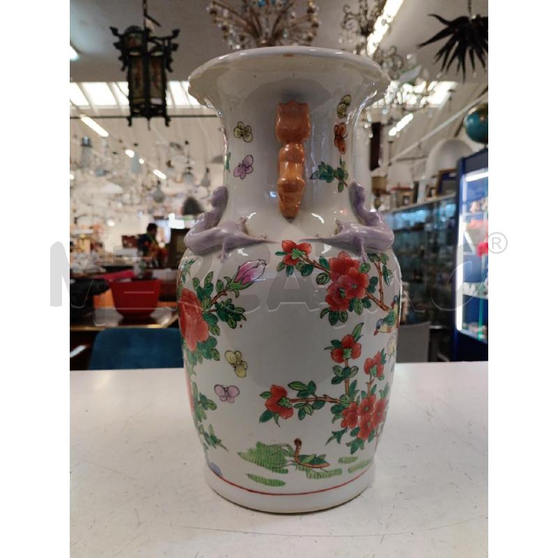 VASO ORIENTALE ANIMAI IN RILIEVO  | Mercatino dell'Usato Milano centrale 2