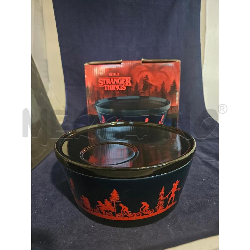 DINNER SET CER. STRANGER THINGS | Mercatino dell'Usato Modena 1