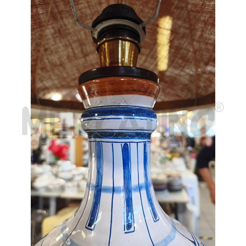 LAMPADA CER. BIANCA BLU 87CM BASE LEGNO JUTA | Mercatino dell'Usato Modena 4