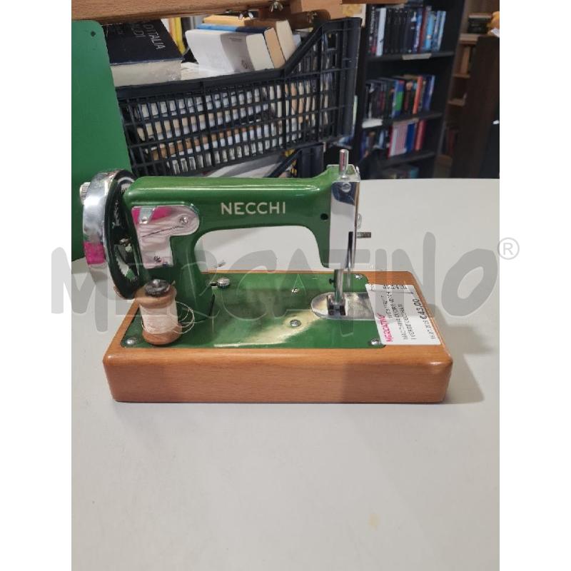 MACCHINA CUCIRE NECCHI VERDE DECORATIVA FUNZIONANTE | Mercatino dell'Usato Modena 1