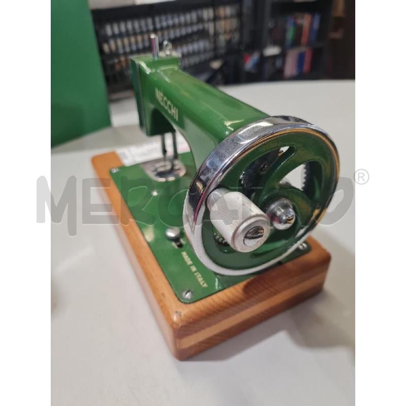 MACCHINA CUCIRE NECCHI VERDE DECORATIVA FUNZIONANTE | Mercatino dell'Usato Modena 2