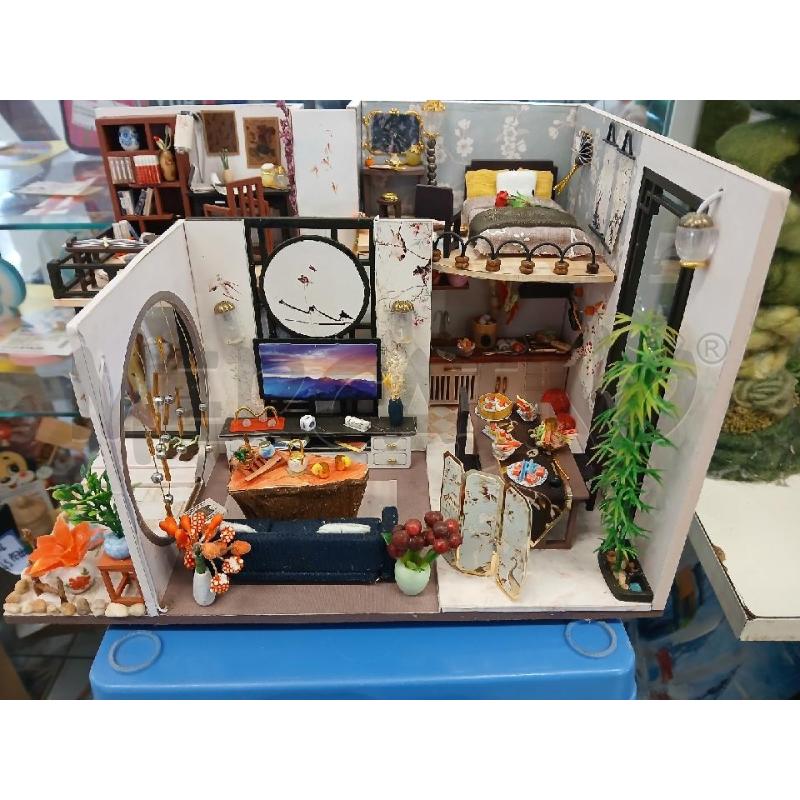MINIATURA VILLA MODERNA CARILLON SI ILLUMINA | Mercatino dell'Usato Modena 1