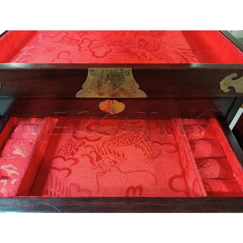 PORTA GIOIE ORIENTALE LEGNO OTTONE SETA ROSSA 36X24X23CM | Mercatino dell'Usato Modena 4