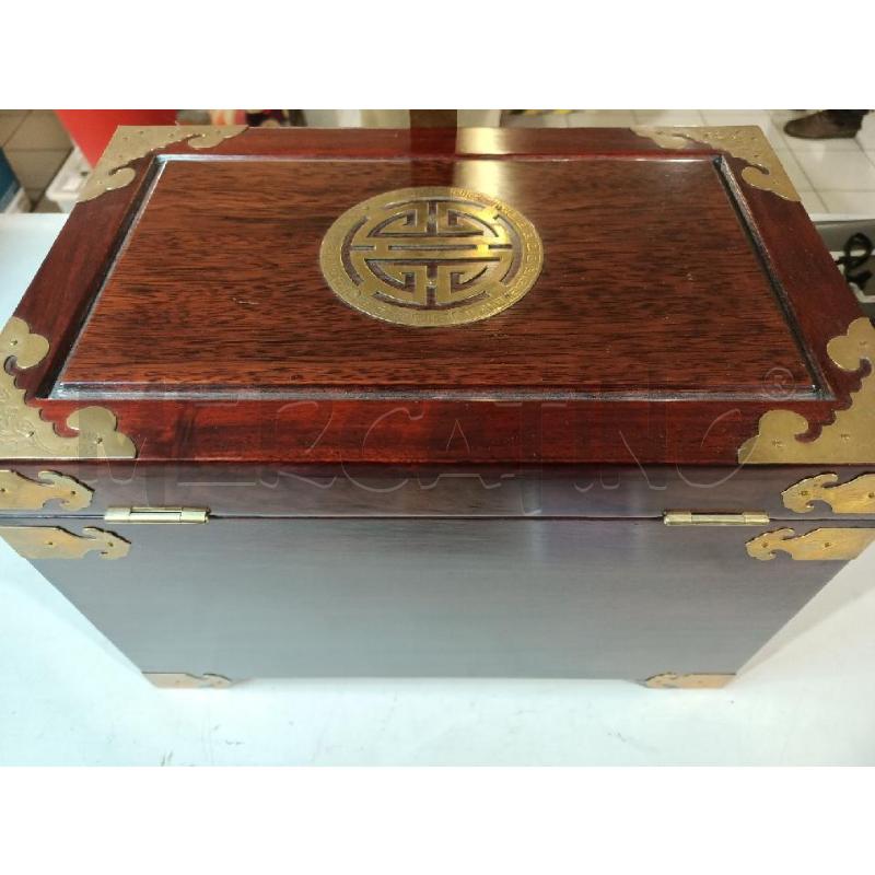 PORTA GIOIE ORIENTALE LEGNO OTTONE SETA ROSSA 36X24X23CM | Mercatino dell'Usato Modena 5