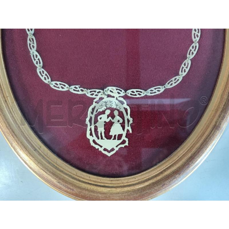 QUADRO OVALE CON COLLANA OSSO BIANCO 40CM CORNICE LEGNO DORATA | Mercatino dell'Usato Modena 2
