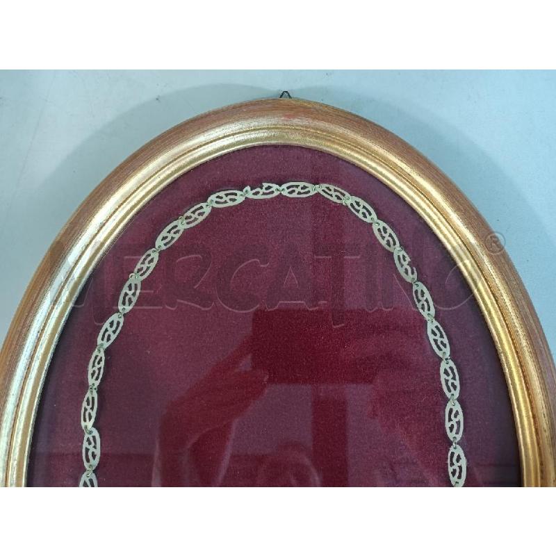 QUADRO OVALE CON COLLANA OSSO BIANCO 40CM CORNICE LEGNO DORATA | Mercatino dell'Usato Modena 3