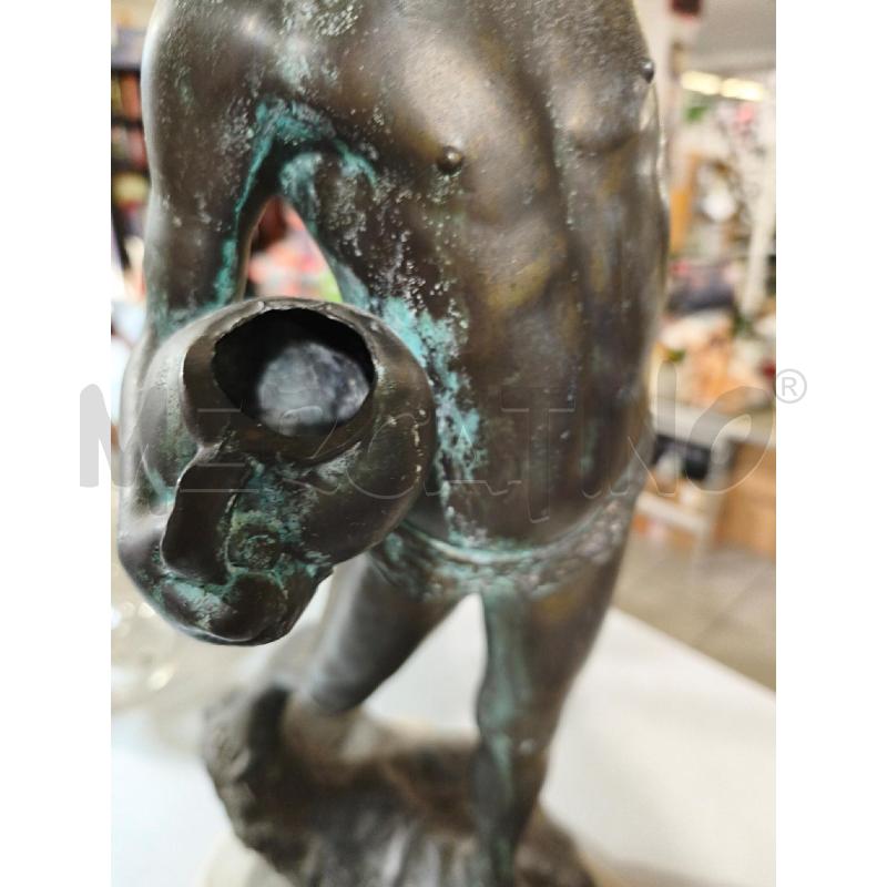STATUA IN BRONZO PESCATORELLO SU BASE MARMO | Mercatino dell'Usato Modena 5