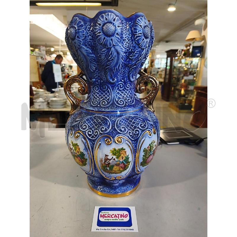 VASO CER. ANFORA BLU MANICI DORATI SCENE ESTERNO | Mercatino dell'Usato Modena 2