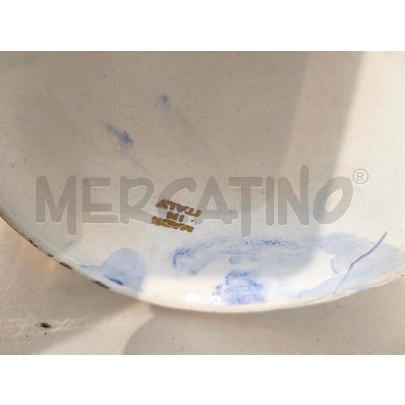 VASO CER. ANFORA BLU MANICI DORATI SCENE ESTERNO | Mercatino dell'Usato Modena 4