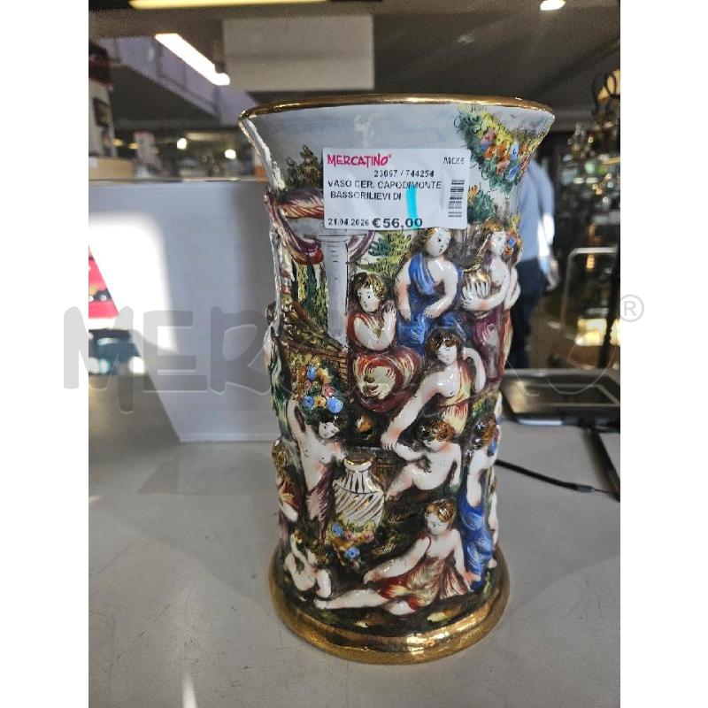 VASO CER. CAPODIMONTE BASSORILIEVI DIPINTI FILO ORO | Mercatino dell'Usato Modena 1