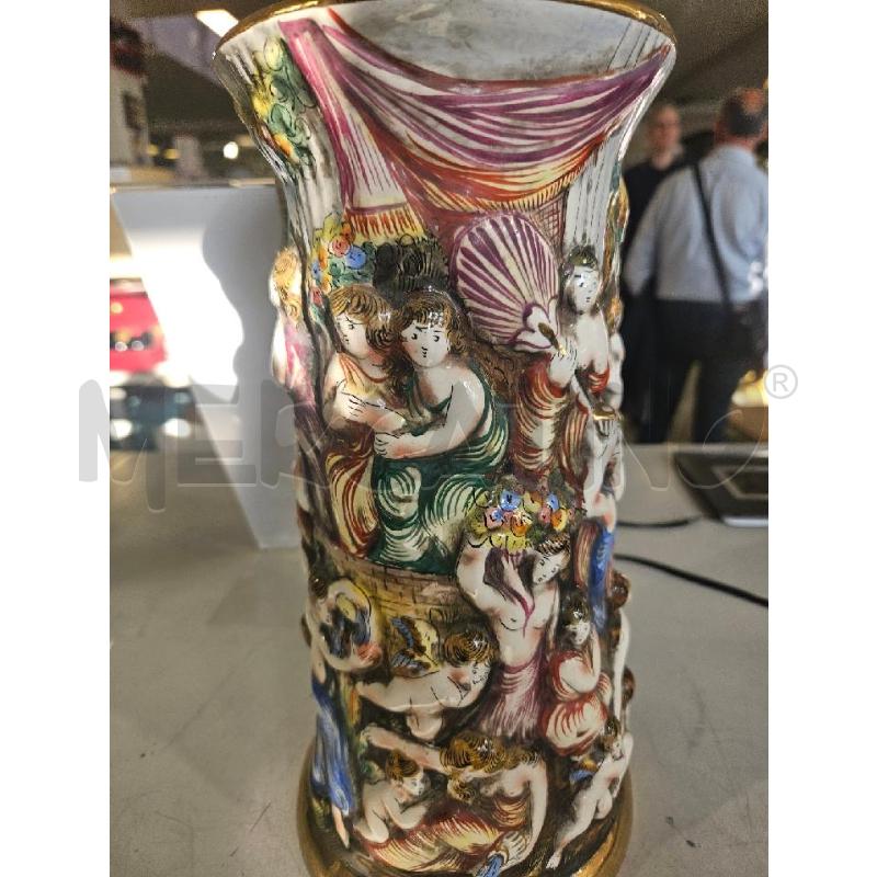 VASO CER. CAPODIMONTE BASSORILIEVI DIPINTI FILO ORO | Mercatino dell'Usato Modena 2