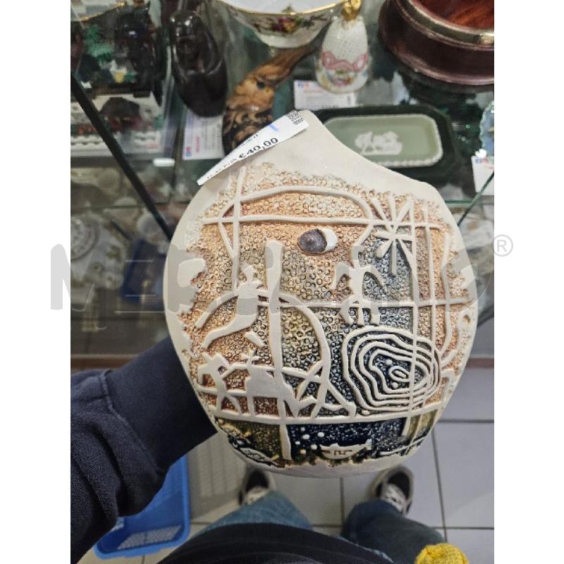 VASO CER. SARDARTIS 22CM BASSORILIEVI | Mercatino dell'Usato Modena 1