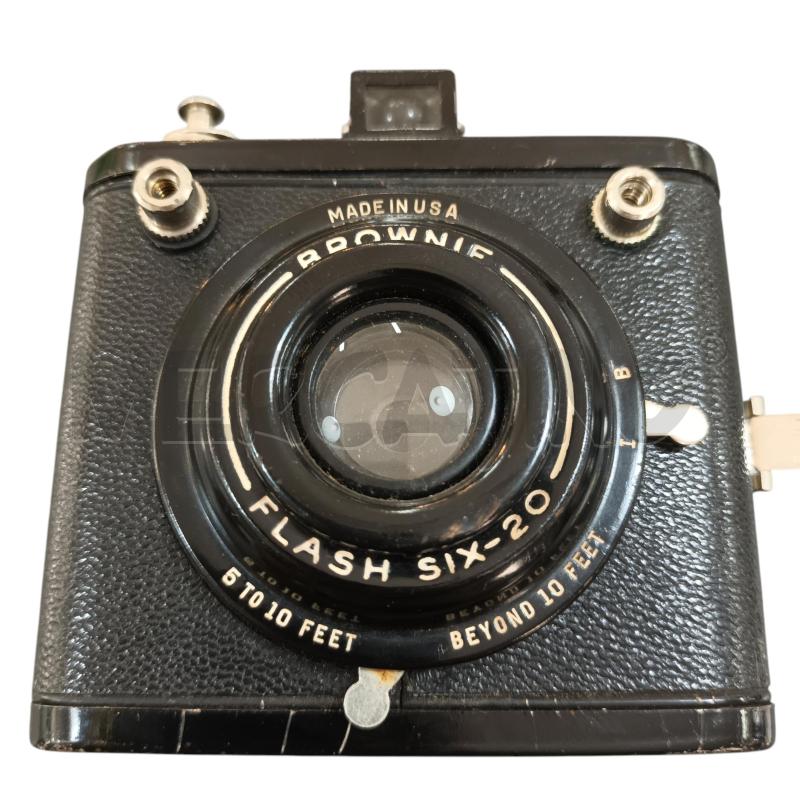 MACCHINA FOTOGRAFICA D'EPOCA BROWNIE FLASH SIX-20 | Mercatino dell'Usato Napoli 3