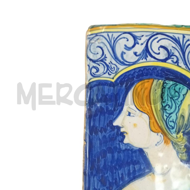 MAIOLICA CASTELLI FIGURA DONNA FONDO BLU | Mercatino dell'Usato Napoli 2
