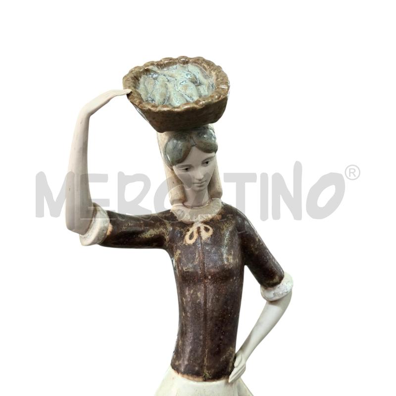 STATUA MIGUEL DONNA BEIGE MARRONE CESTA PESCE | Mercatino dell'Usato Napoli 2
