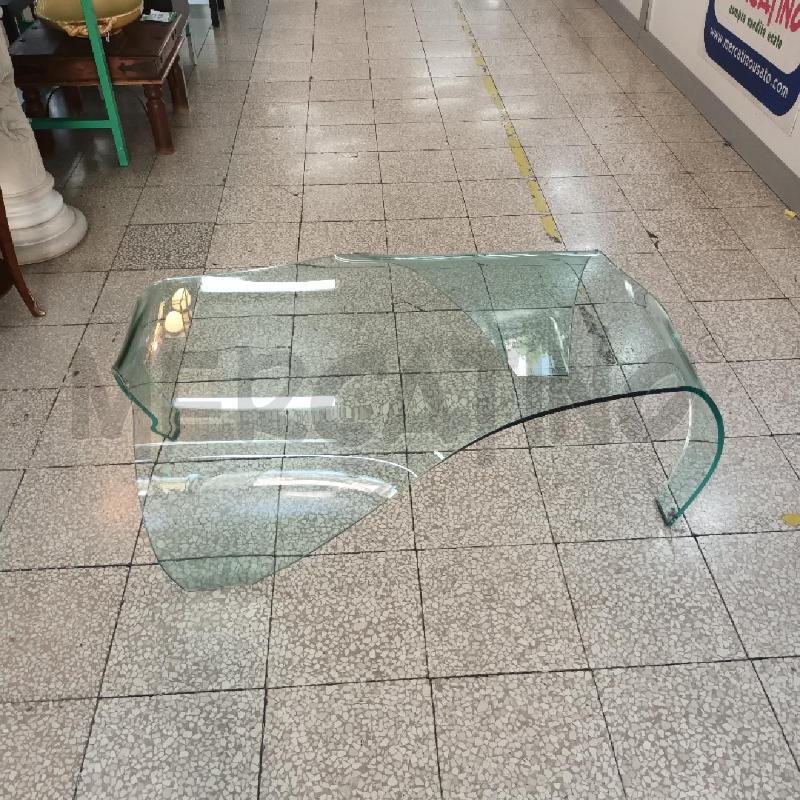 TAVOLINO VETRO CURVO 4 PIEDI | Mercatino dell'Usato Napoli 1