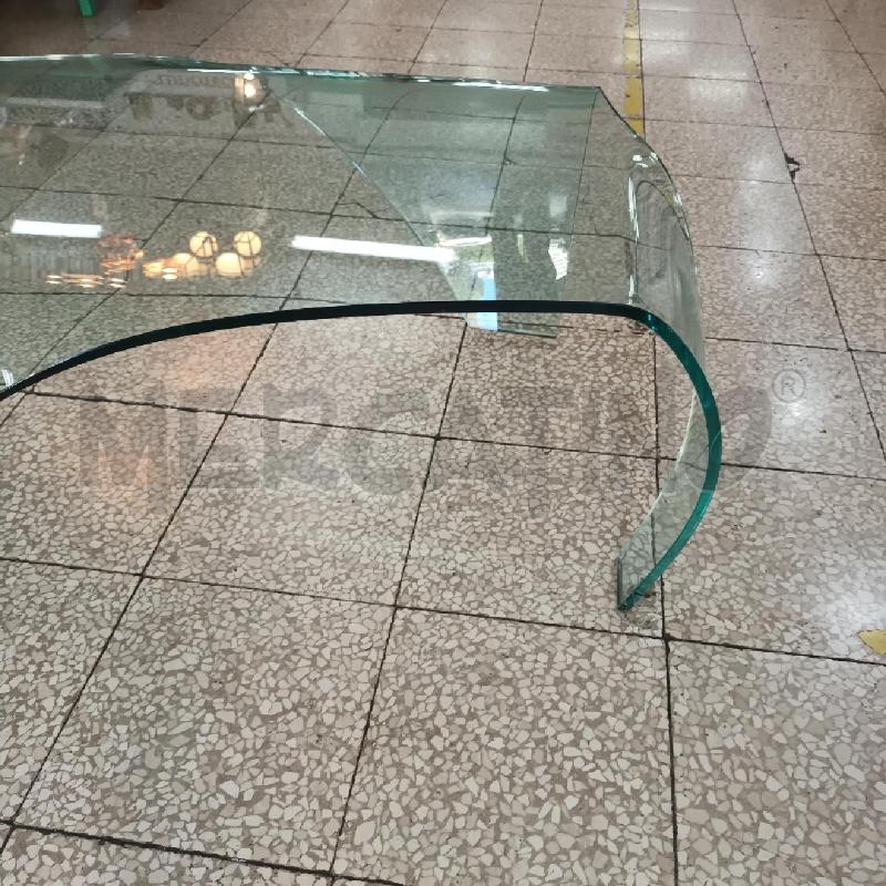 TAVOLINO VETRO CURVO 4 PIEDI | Mercatino dell'Usato Napoli 2