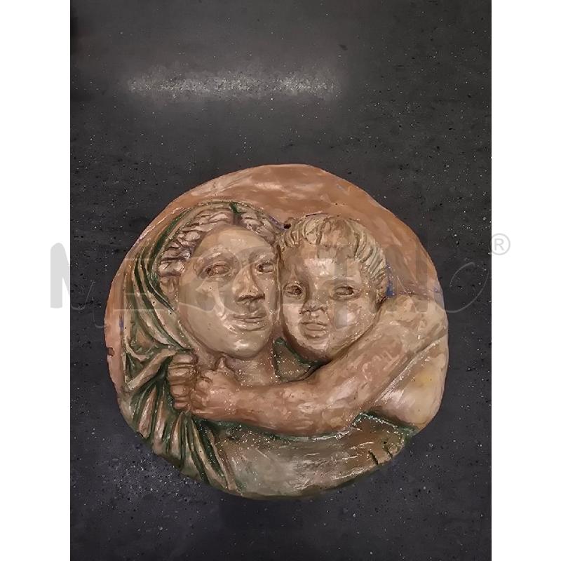 APPENDINO FIGURA DONNA BAMBINO RILIEVO | Mercatino dell'Usato Acerra 1