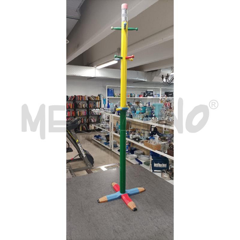 APPENDI ABITI COLORATO FORMA MATITA | Mercatino dell'Usato Acerra 1