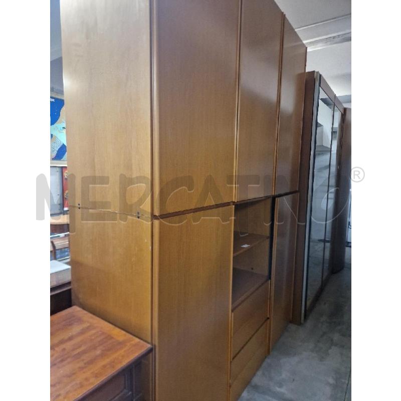 ARMADIO ALTO LEGNO CHIARO  | Mercatino dell'Usato Acerra 1