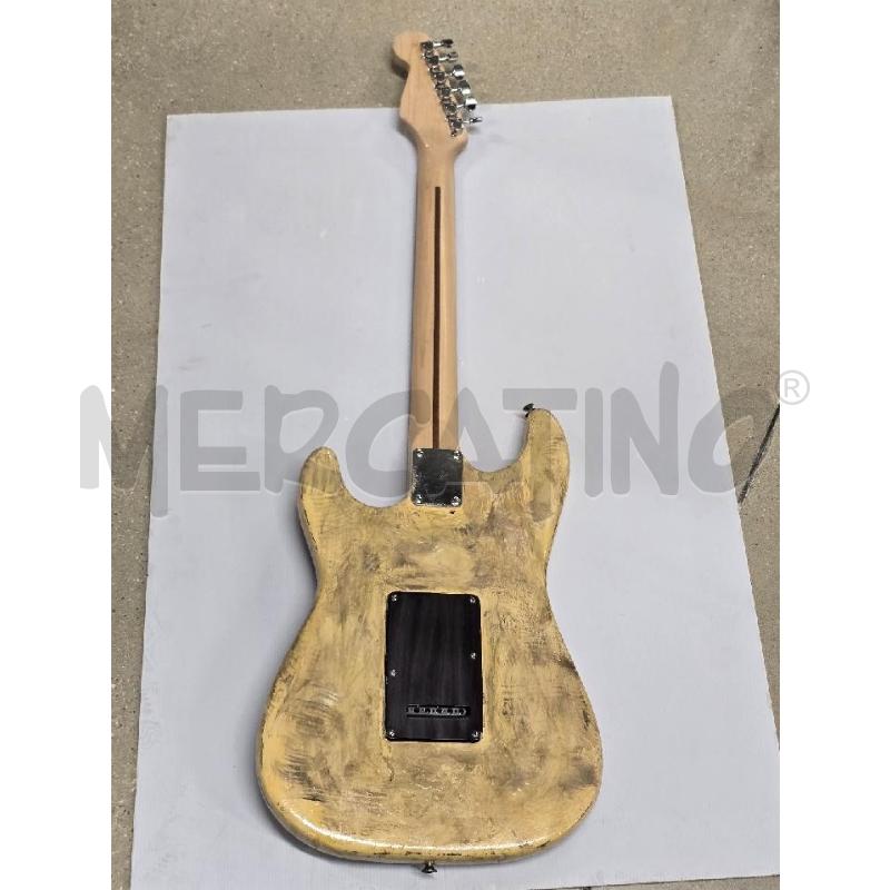 CHITARRA FENDER CASTOM+FODERA  | Mercatino dell'Usato Acerra 4