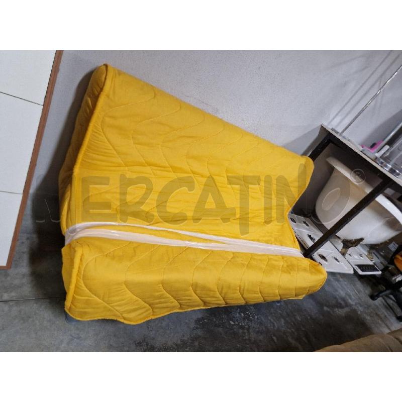 DIVANETTO GIALLO LETTO | Mercatino dell'Usato Acerra 1