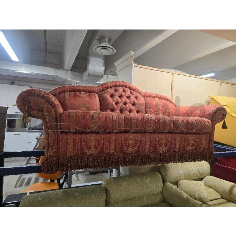 DIVANO 3 POSTI ROSSO DECORI FOGLIE RICAMO | Mercatino dell'Usato Acerra 1
