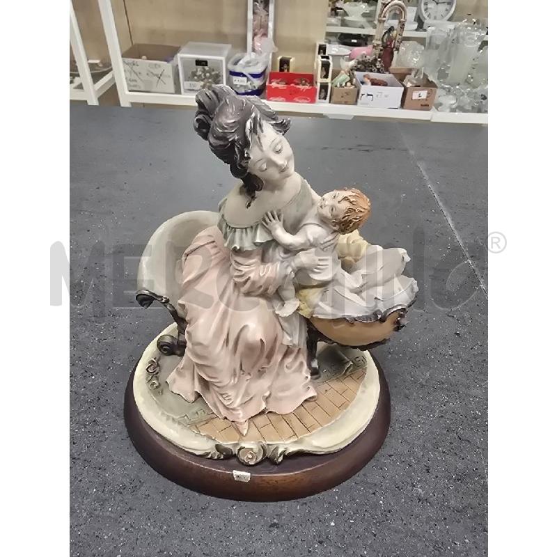 DONNA CON BAMBINO BASE LEGNO | Mercatino dell'Usato Acerra 1