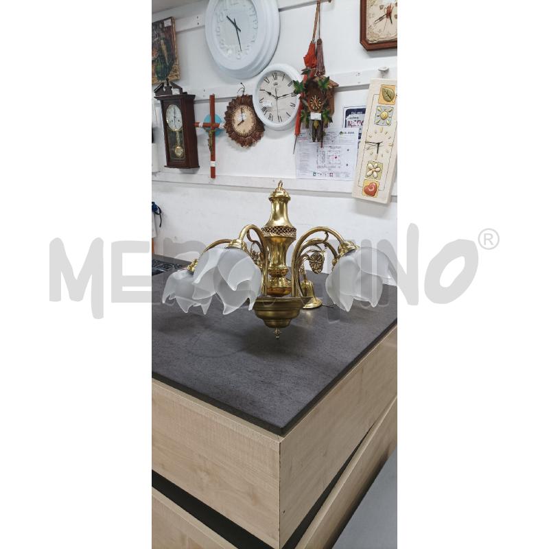 LAMPADARIO 5 LUCI  DORATO COPPE BIANCHE | Mercatino dell'Usato Acerra 1