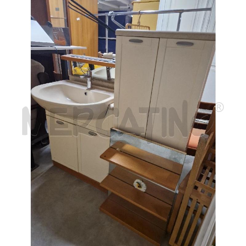 MOBILETTO BAGNO SPECCHI COLONNA BIANCO CILIEGIO | Mercatino dell'Usato Acerra 1