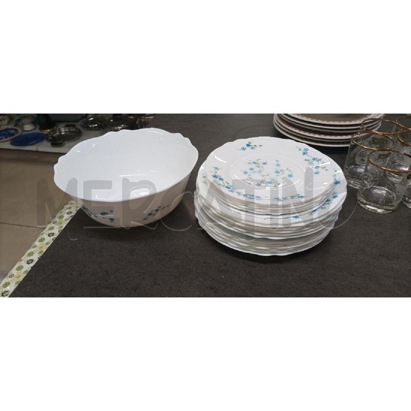 PIATTI PZ. 18 BIANCHI FIORI BLU + XZUPPIERA | Mercatino dell'Usato Acerra 1