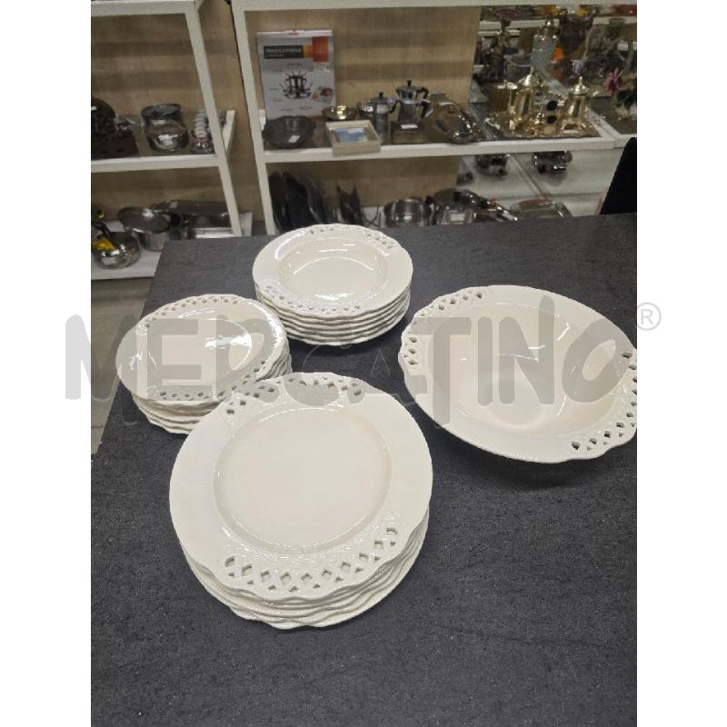 PIATTI PZ. 18 BIANCHI FORATO UVA | Mercatino dell'Usato Acerra 1