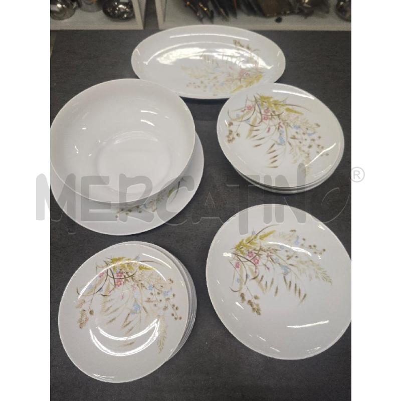 PIATTI PZ. 18+VASS+INSAL BIANCO FIORI CELESTI ROSA | Mercatino dell'Usato Acerra 1