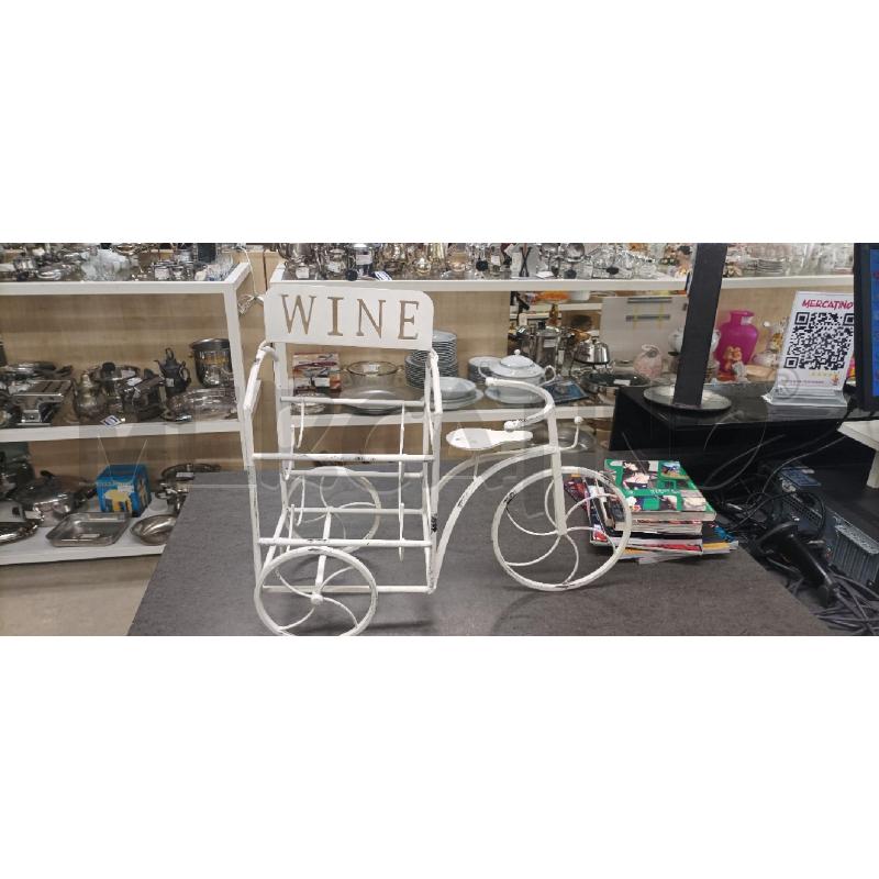 PORTA BOTTIGLIA BIANCO FORMA BICICLETTA | Mercatino dell'Usato Acerra 1