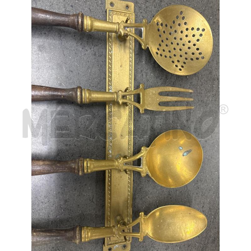 POSATE PZ. 4 DORATE CON APPOGGIO MANICO LEGNO | Mercatino dell'Usato Acerra 2