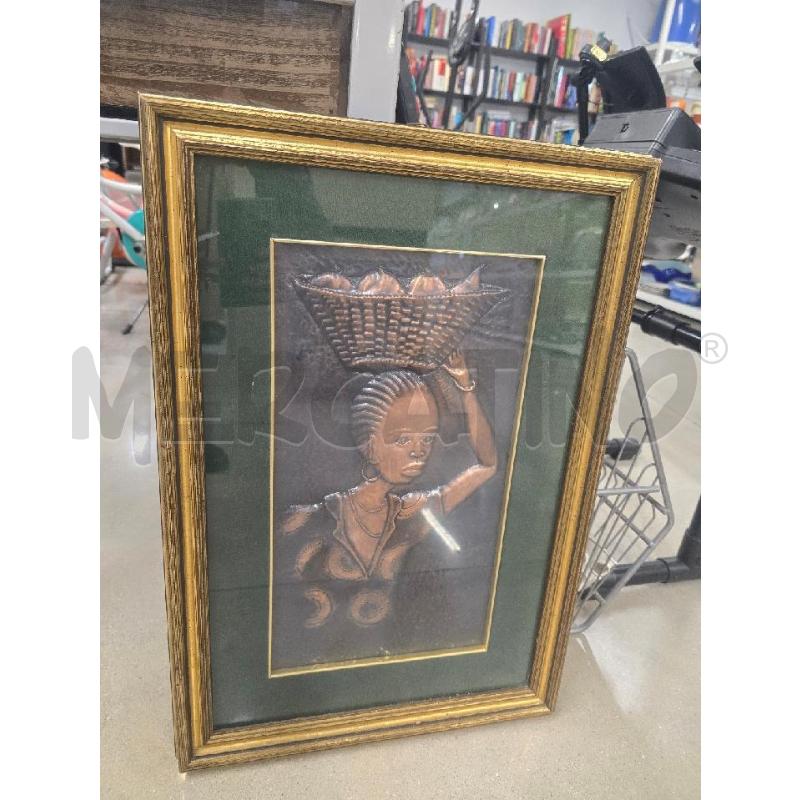 QUADRO DONNA CON CESTO FRUTTA RAMATO 40X60 | Mercatino dell'Usato Acerra 1
