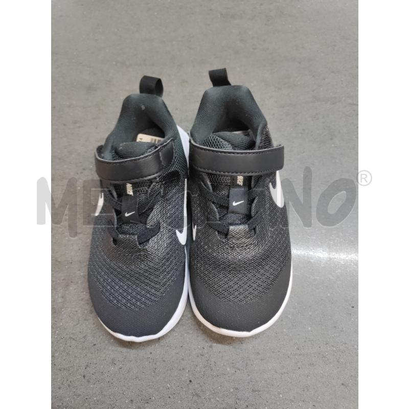 SCARPE BAMBINO NIKE NERO BIANCO TESSUTO | Mercatino dell'Usato Acerra 1