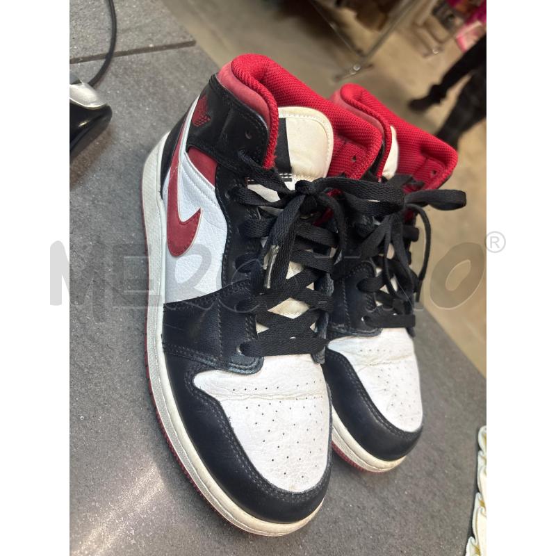 SCARPE DONNA NIKE BIANCO NERO ROSSO | Mercatino dell'Usato Acerra 1